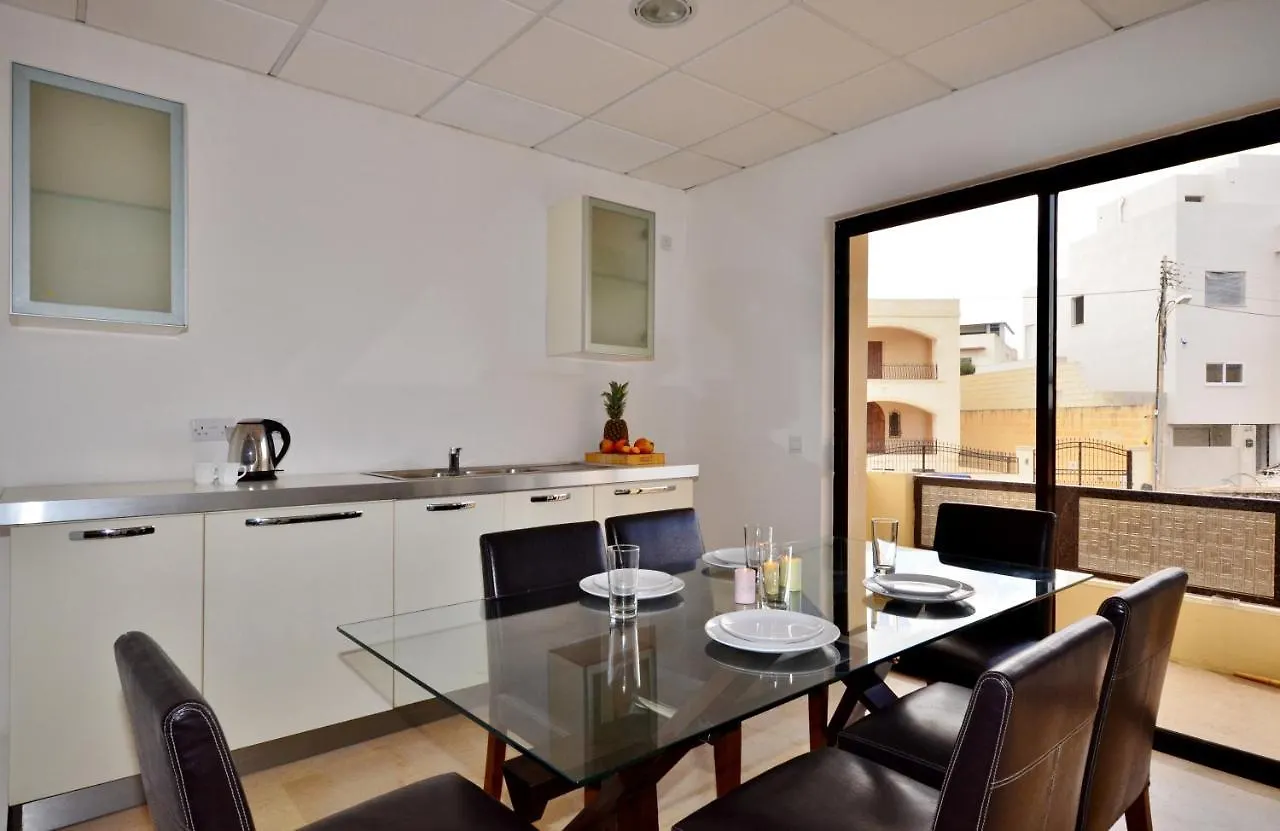 City Living Suites Tk2 Rm 2 Saint Julian's Guest house