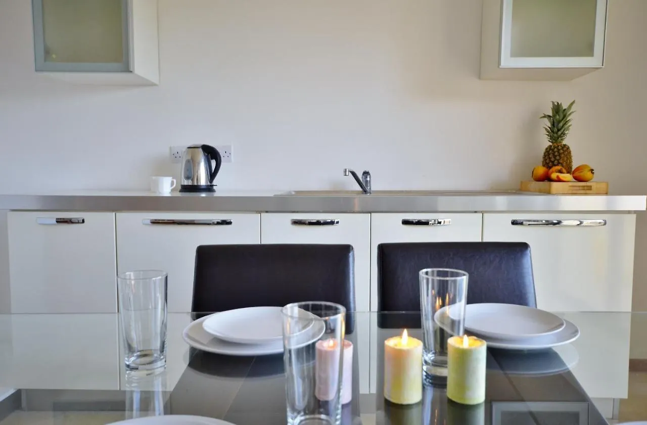 City Living Suites Tk2 Rm 2 Saint Julian's